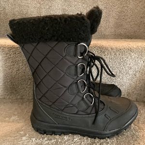 Excellent Condition!! BearPaw Insulated Waterproof Quilted Boots
